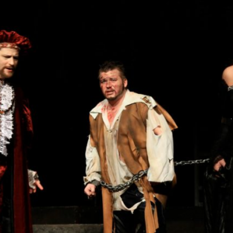 Donizetti: Boleyn Anna / VIII. Henrik | Pécs, Pécsi Nemzeti Színház 2010 | Fotó: Körtvélyesi LászlóDonizetti: Boleyn Anna / VIII. Henrik | Pécs, Pécsi Nemzeti Színház 2010 | Fotó: Körtvélyesi László
